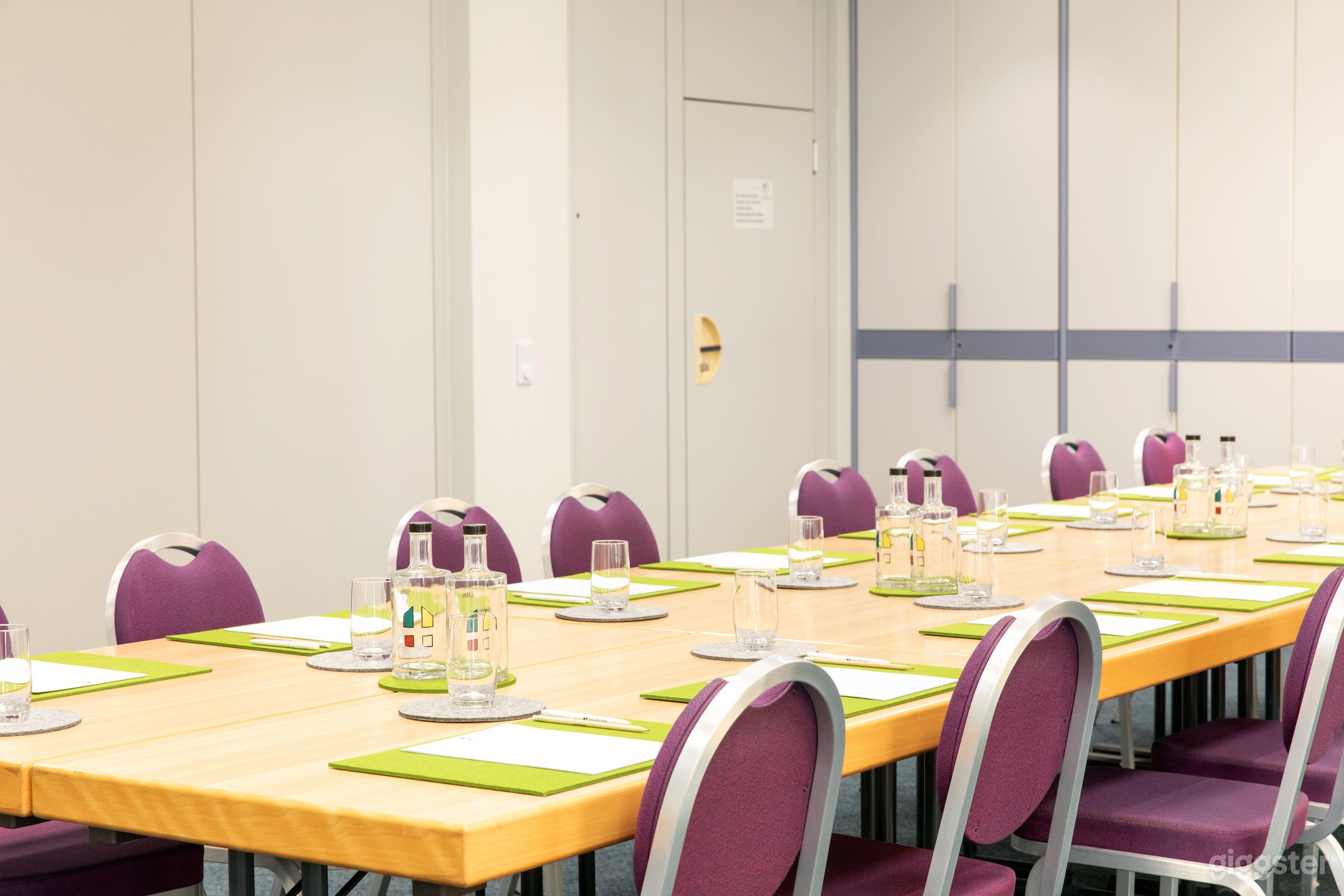 Lichtdurchfluteter Besprechungsraum 75 m² (Raum 3) Foto 3