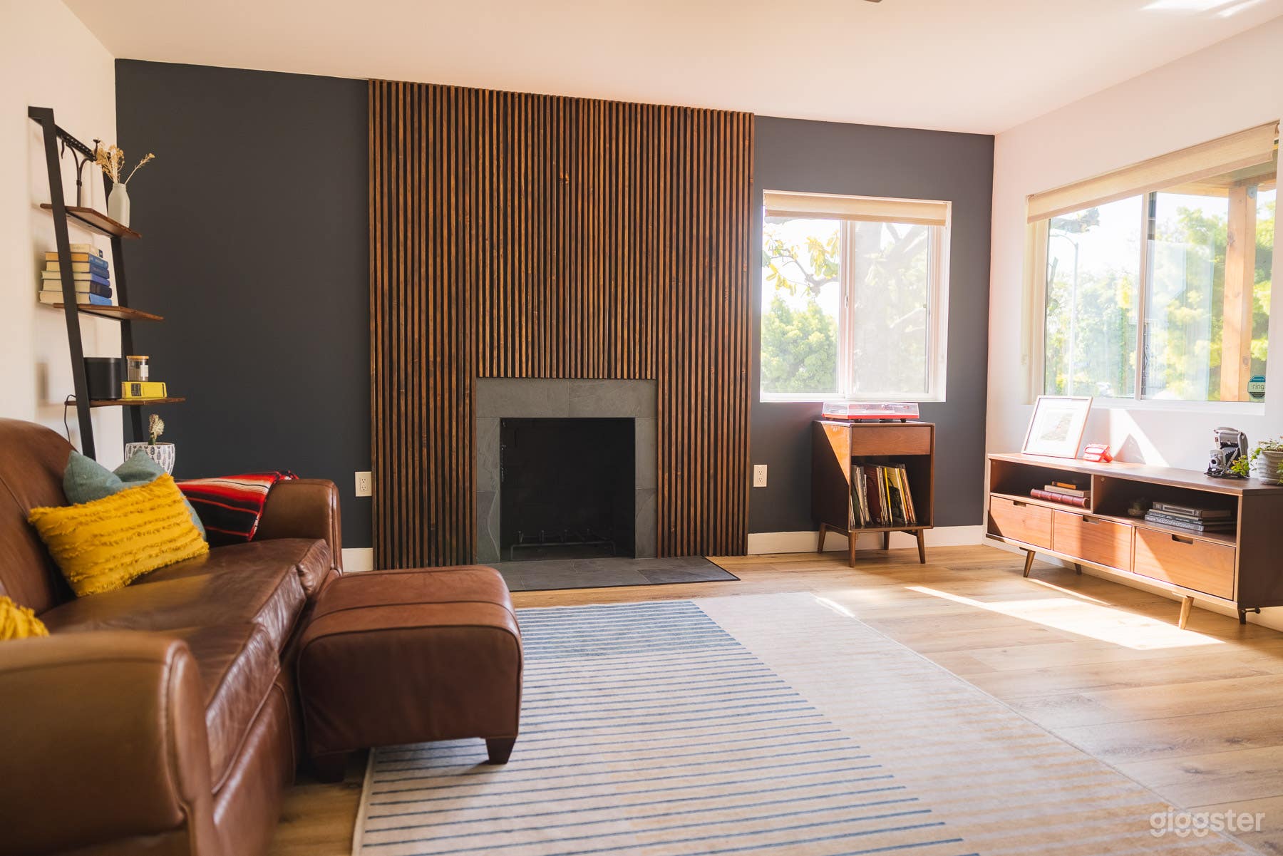 Mid Century Modern home |Modern Kitchen| Fireplace Photo 2