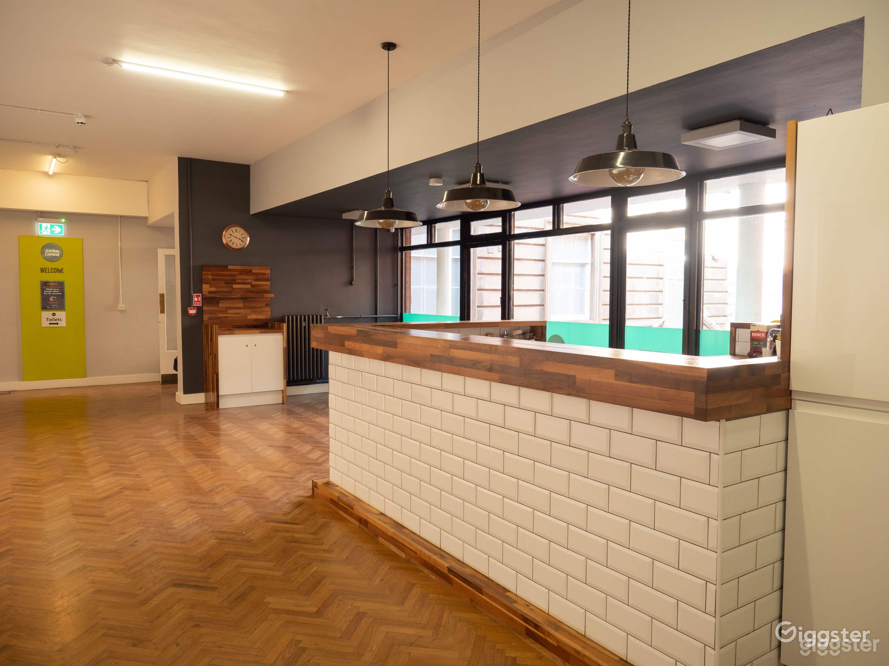 Waltham Room Photo 3