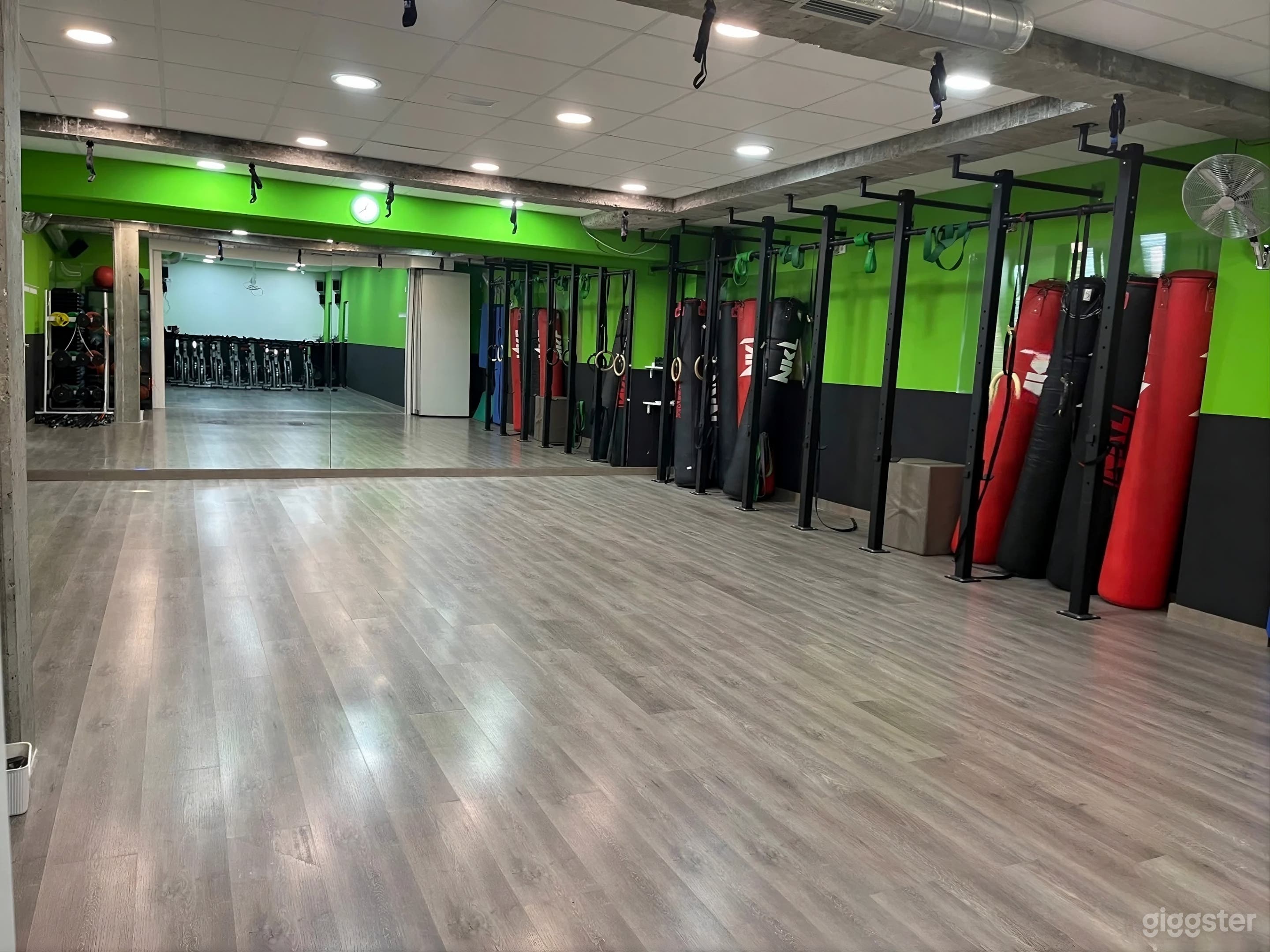 Gimnasio con mucho espacio Photo 1