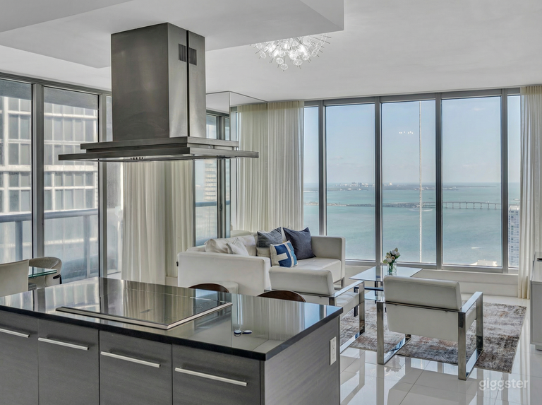  41st Floor Luxury Penthouse | Ocean Views | 2 Bed / 2 Bath 