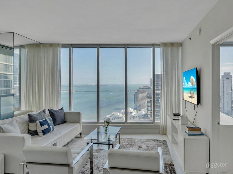  41st Floor Luxury Penthouse | Ocean Views | 2 Bed / 2 Bath 