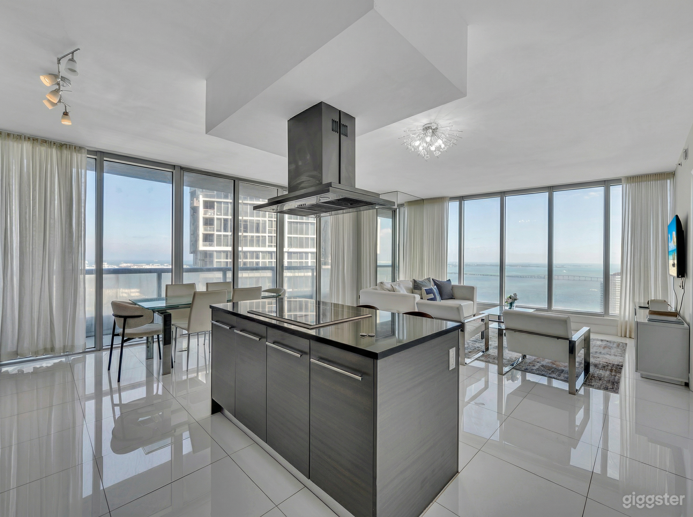41st Floor Luxury Penthouse | Ocean Views | 2 Bed / 2 Bath Photo 1