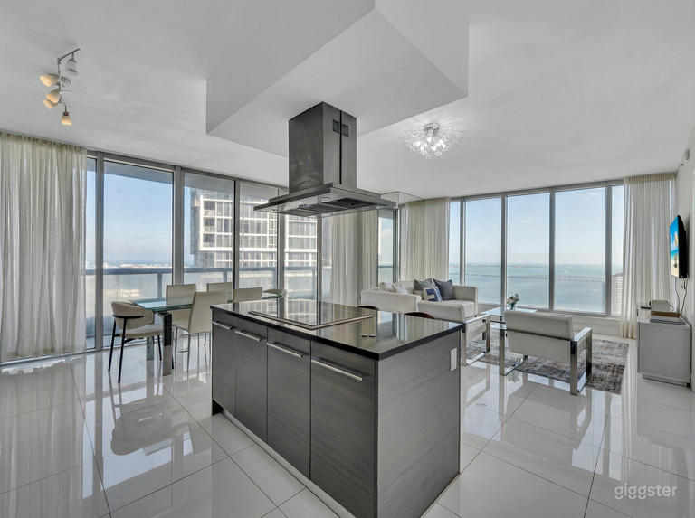  41st Floor Luxury Penthouse | Ocean Views | 2 Bed / 2 Bath 