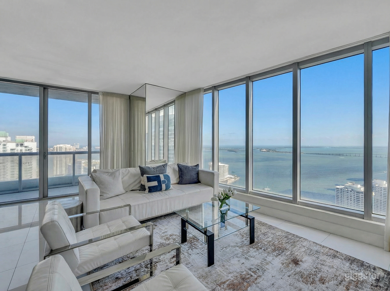  41st Floor Luxury Penthouse | Ocean Views | 2 Bed / 2 Bath 