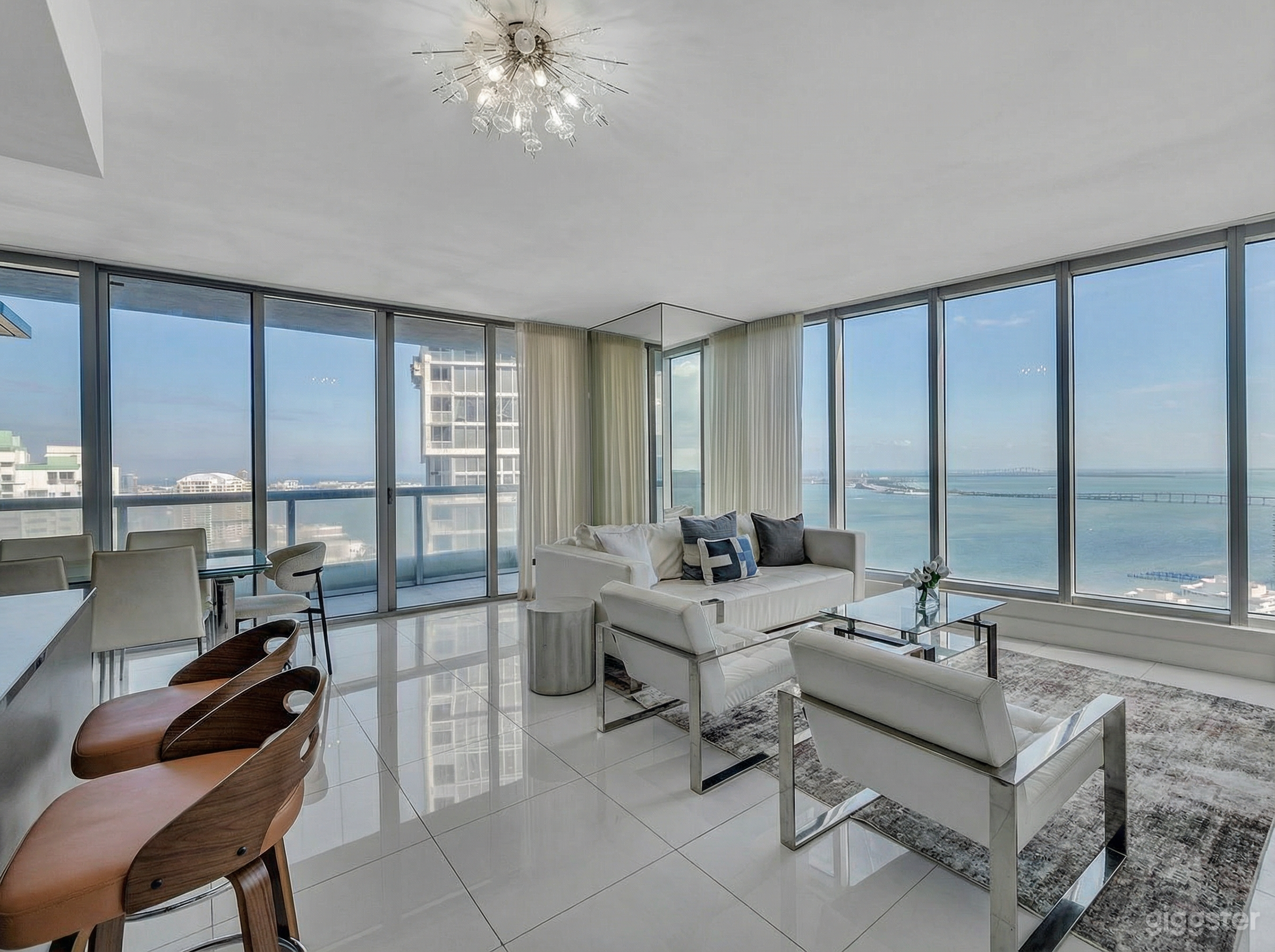 41st Floor Luxury Penthouse | Ocean Views | 2 Bed / 2 Bath Photo 2