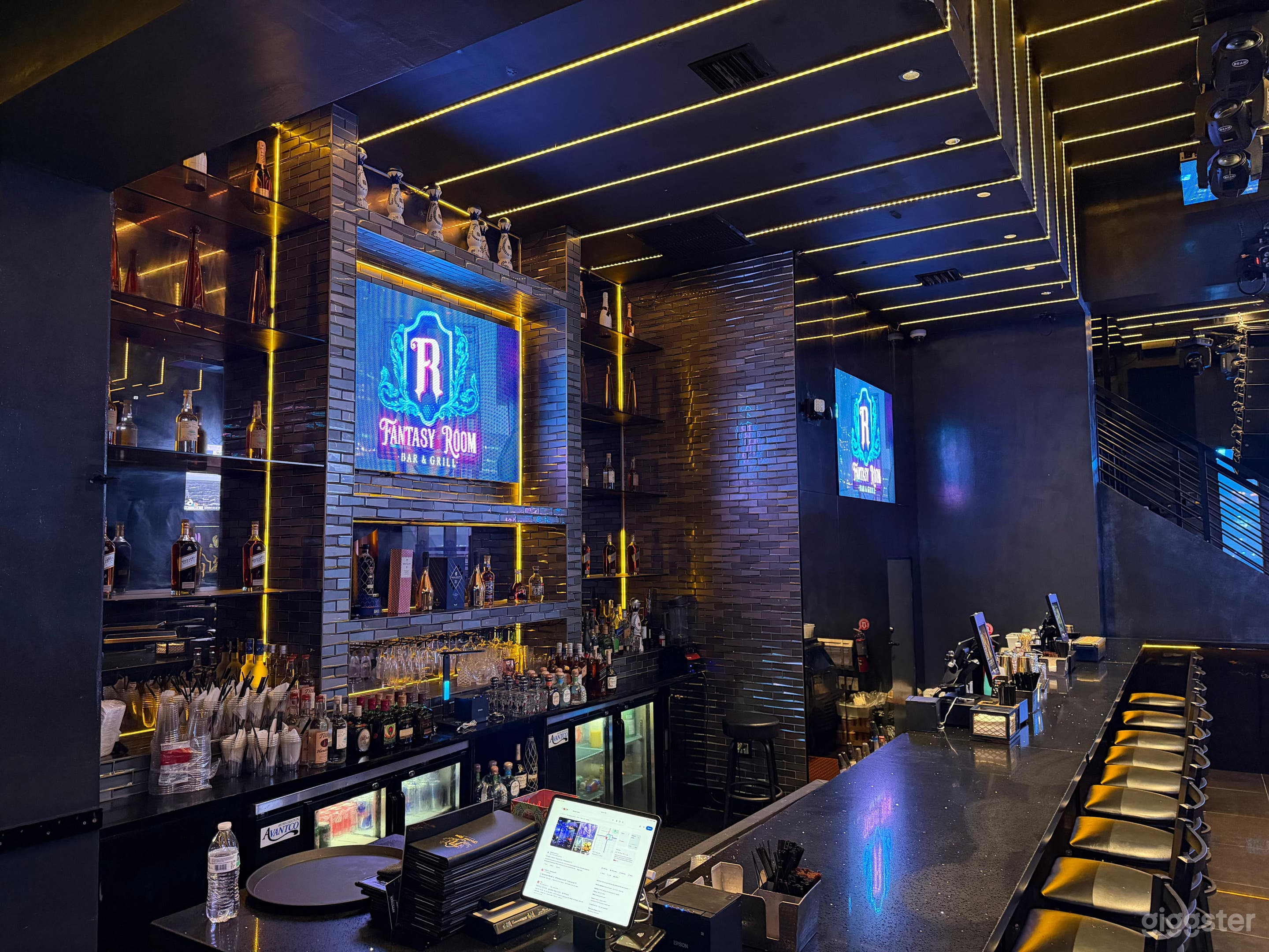 Luxury Nightclub Venue with Full Bar & LED Lighting Photo 3
