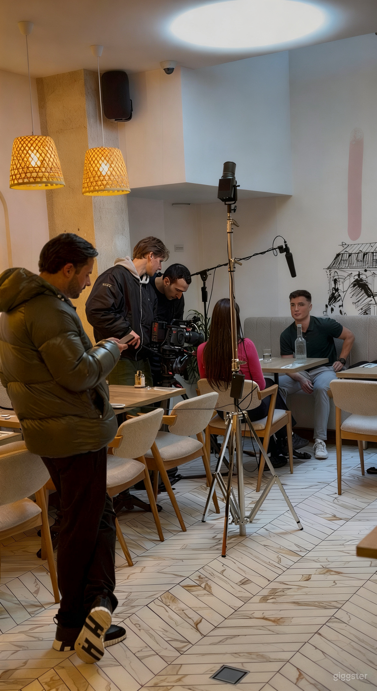  Restaurant mit zeitgenössischem Design und klarem & schickem Stil 