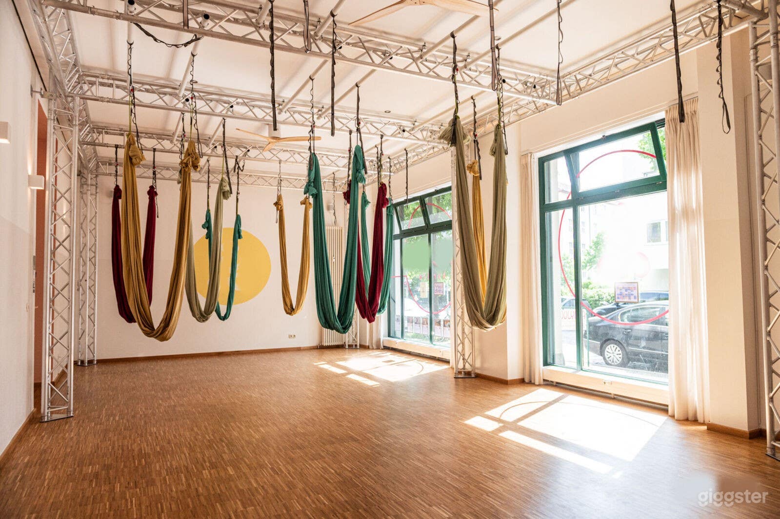 Helles & schönes Yoga- & Aerial-Studio in Berlin Foto 3