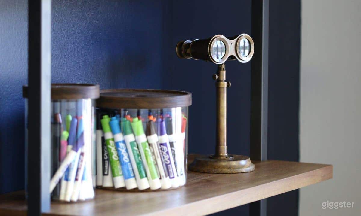 Convertible meeting room in UA with plentiful parking Photo 2