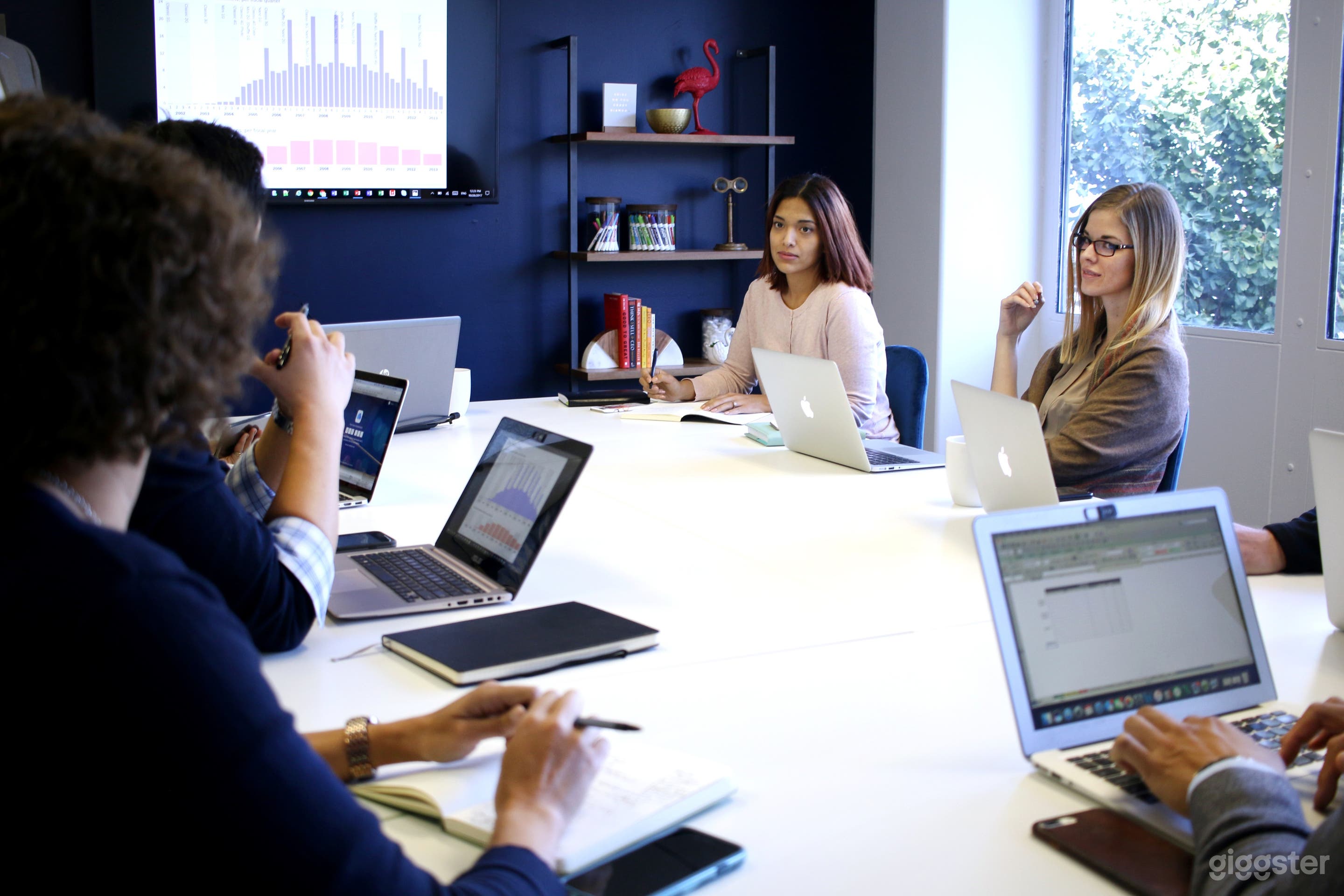 Convertible meeting room in UA with plentiful parking Photo 4
