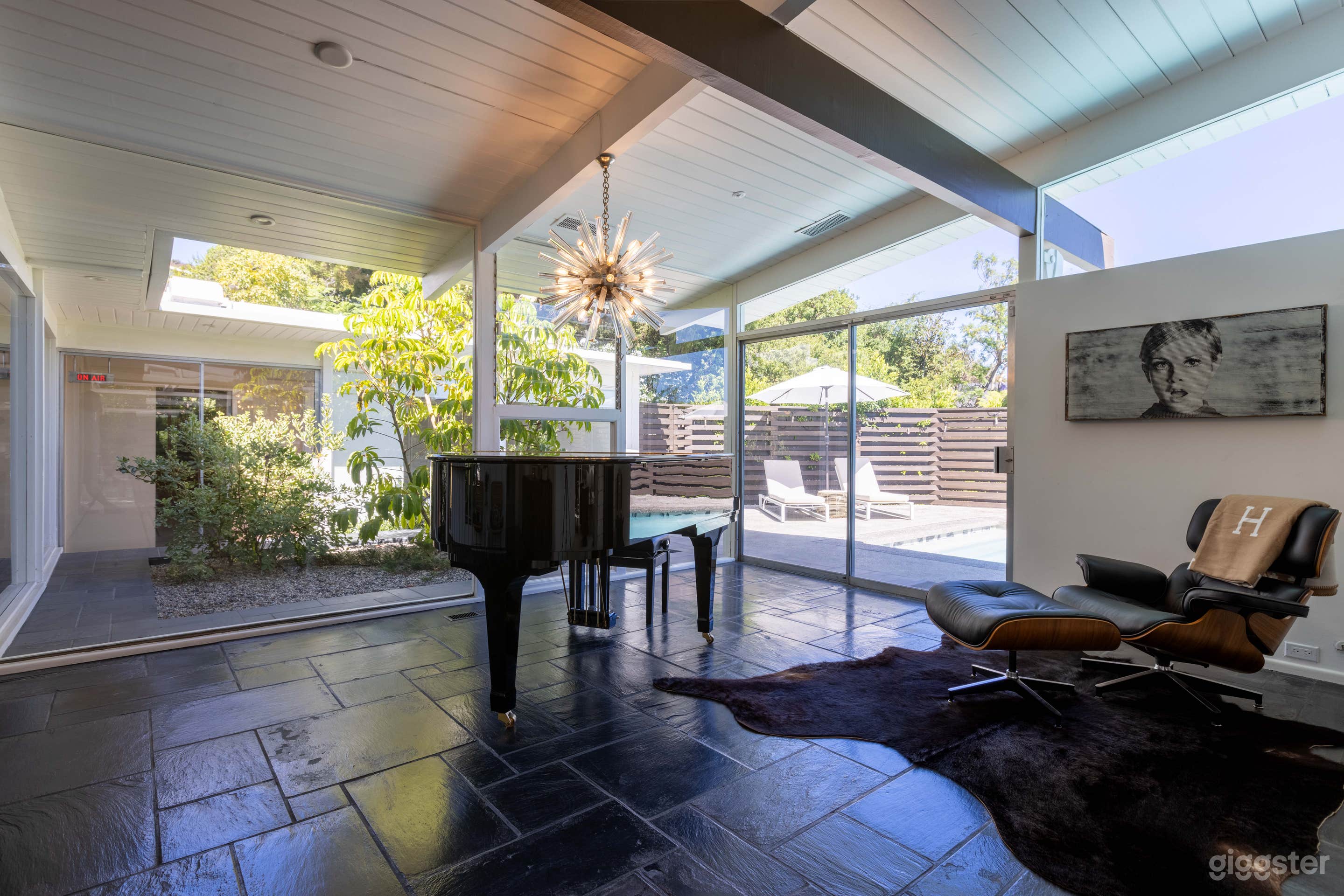 Mid Century Modern No.7 Photo 2