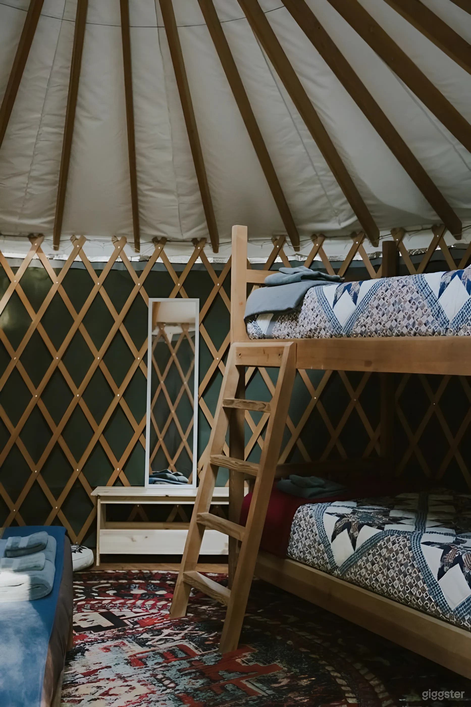 Chanterelle - Cozy Forest Yurt Photo 4