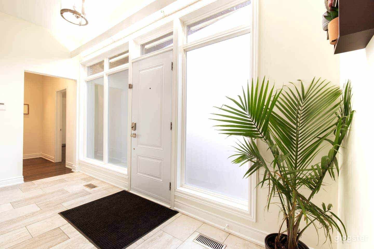 Lux House with Yoga Sun Room Photo 4