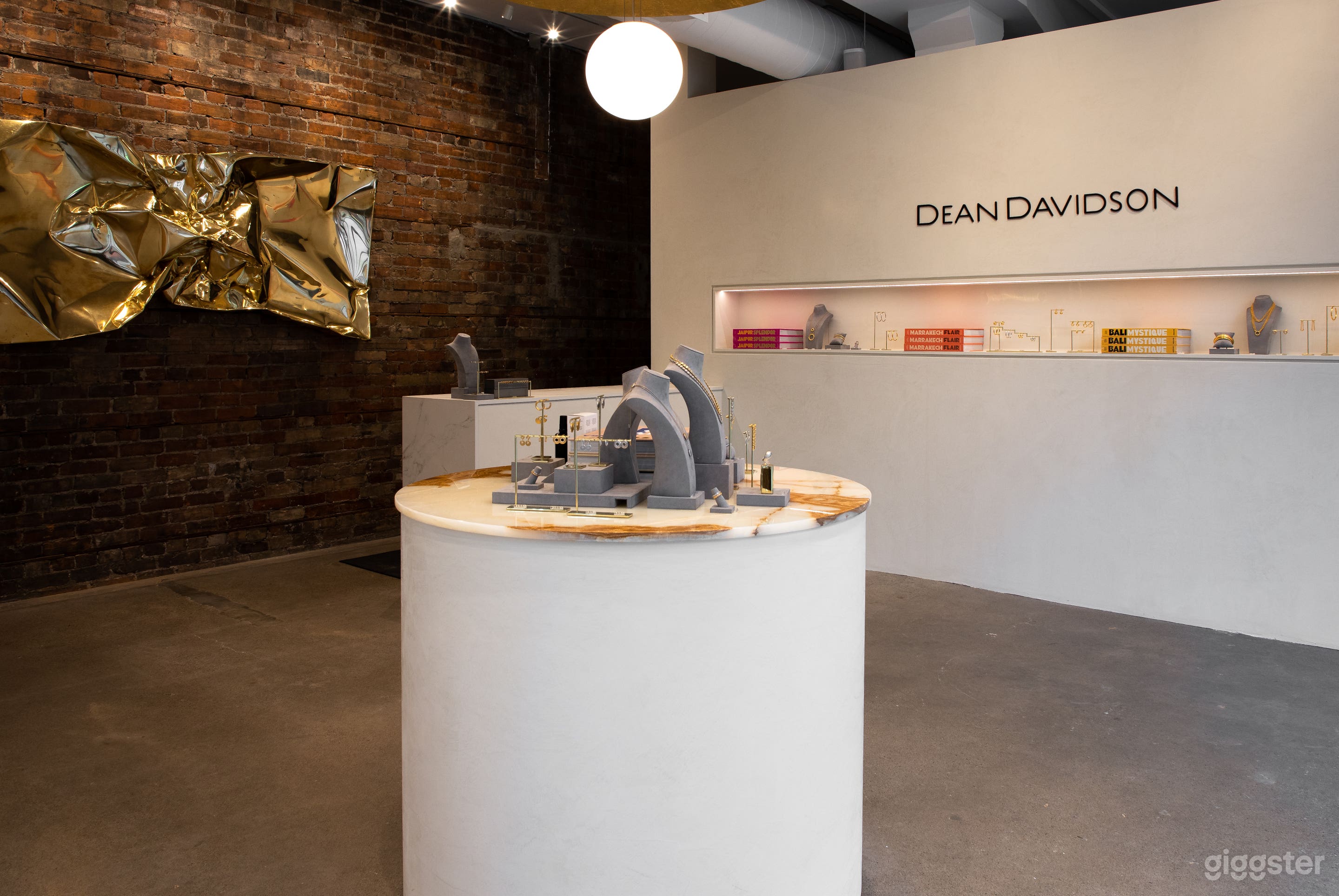 Loft Inspired Luxury Boutique Space Photo 4