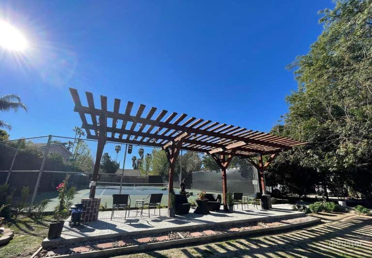  Expansive Tennis Court Haven! Amazing Ambiance. 