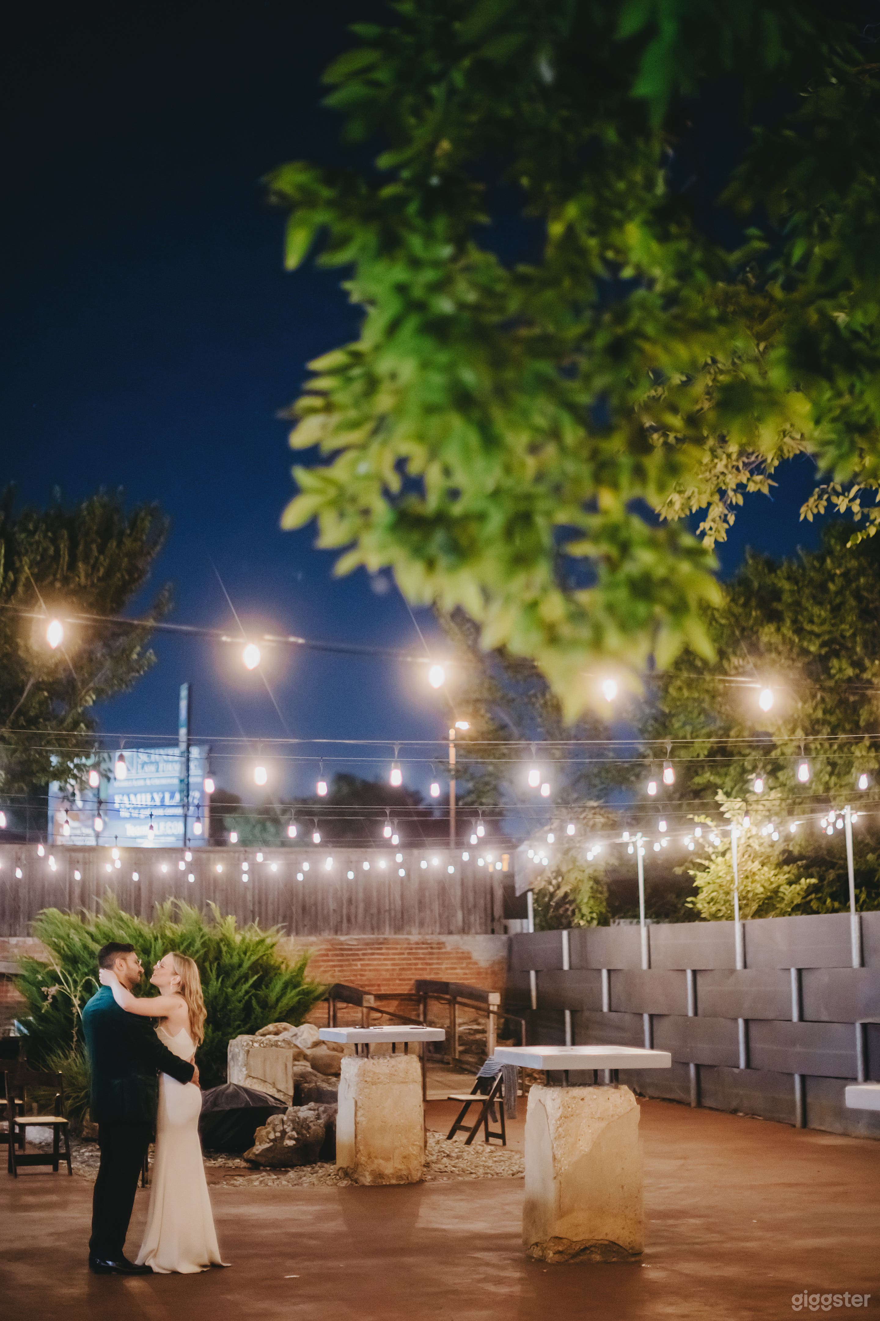 Modern Minimal Art Gallery with Historic Charm  Photo 4