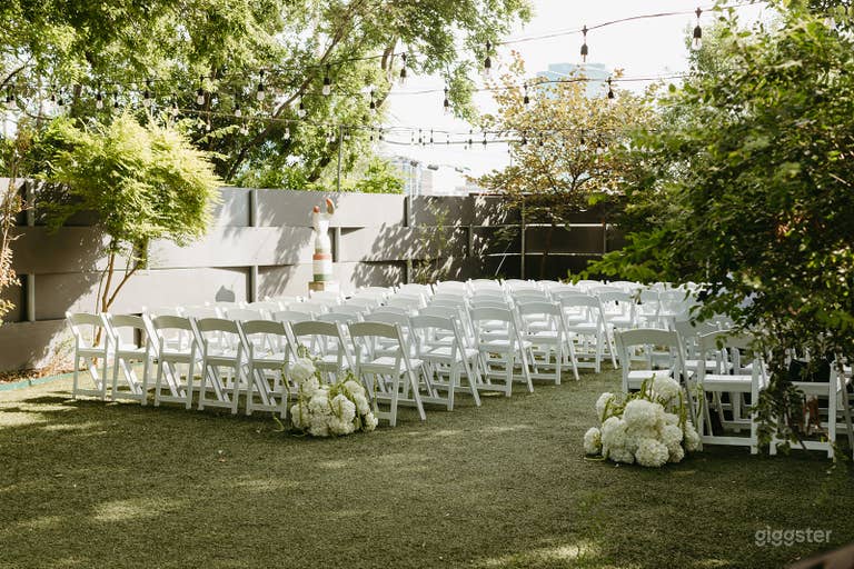  Modern Minimal Art Gallery with Historic Charm  