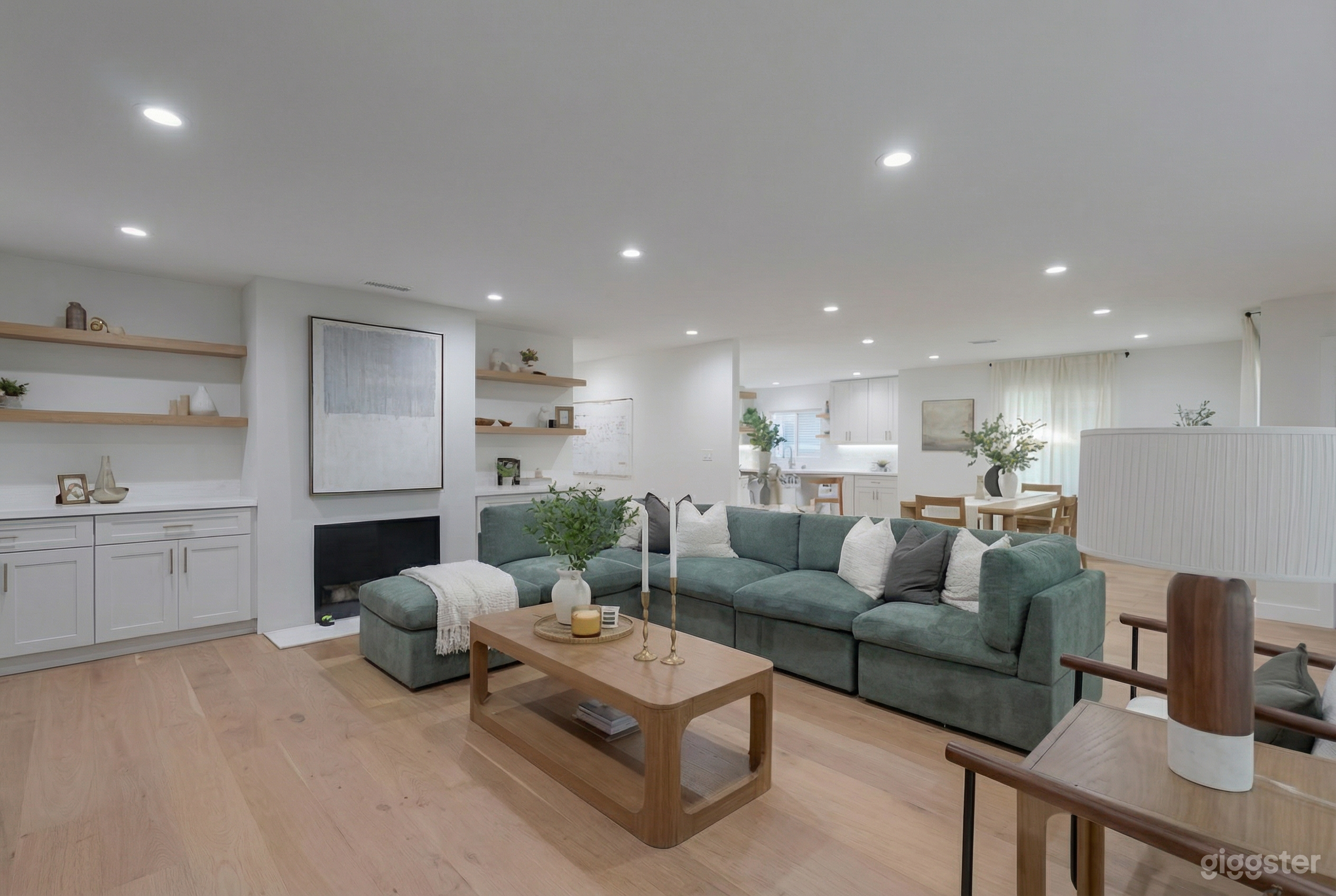 Bright Burbank Home with Open Layout – Ideal for Shoots Photo 3