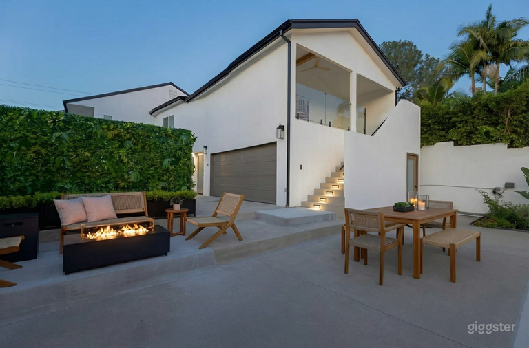  Bright Burbank Home with Open Layout – Ideal for Shoots 