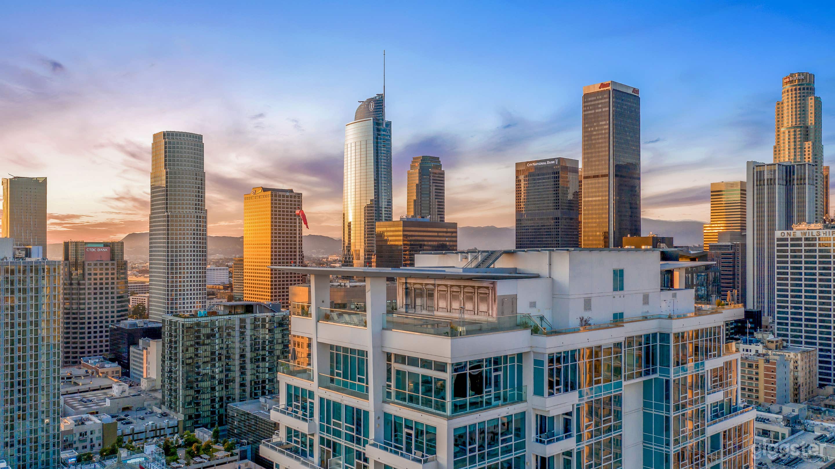 Stunning Luxury Penthouse  Photo 3