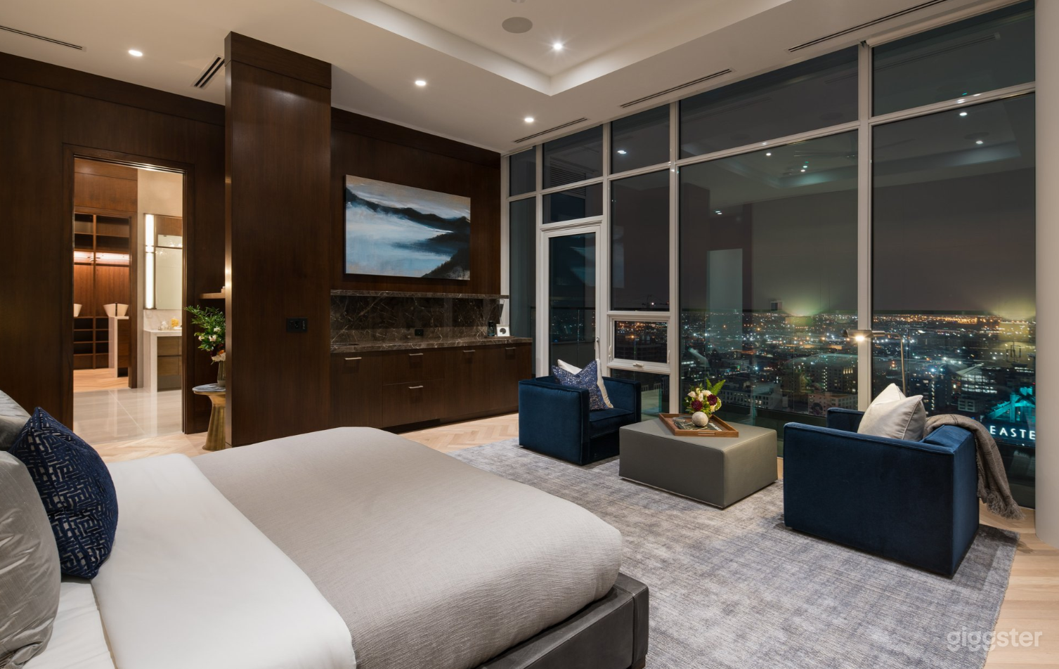 Stunning Luxury Penthouse  Photo 1