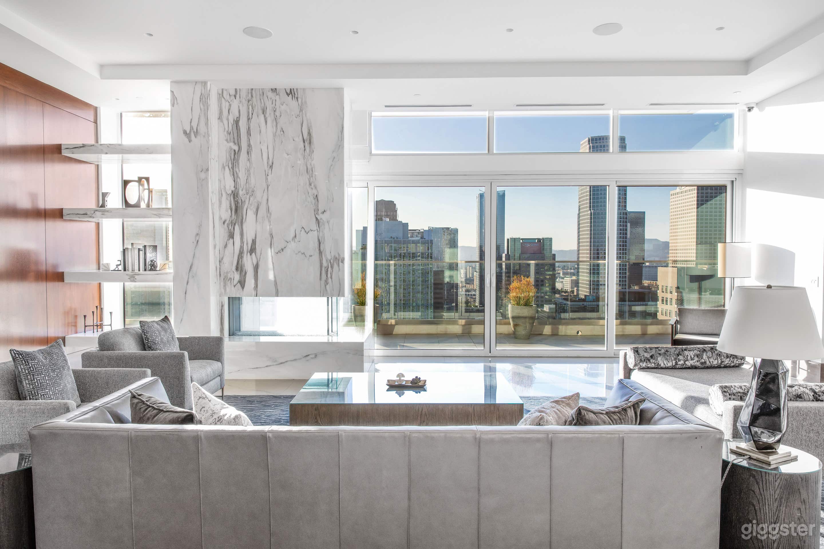 Stunning Luxury Penthouse  Photo 4