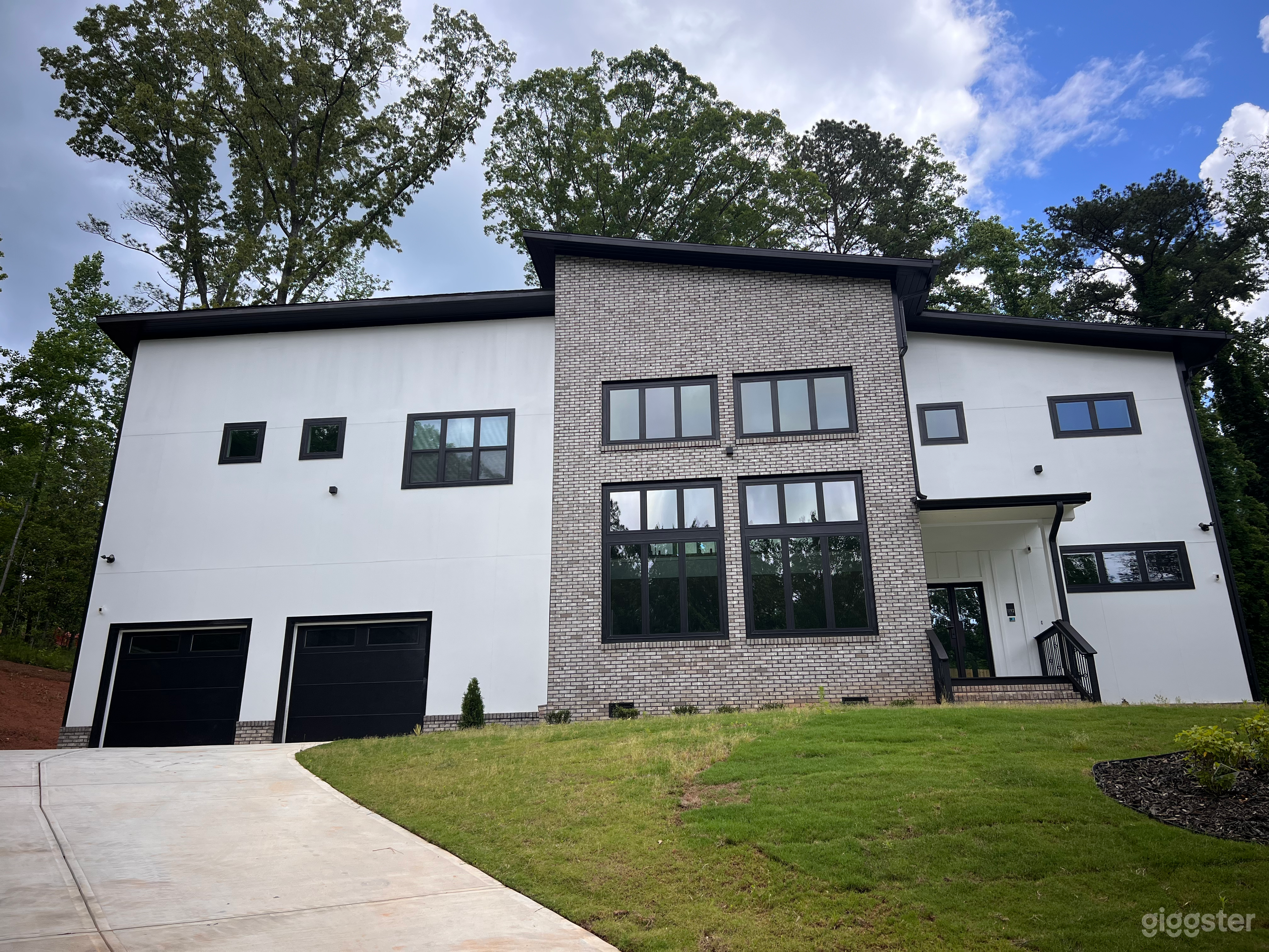 The Oasis ATL: Lights, Camera, Cascade! Photo 2