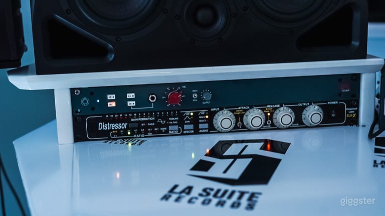  Luxury Recording Studio 