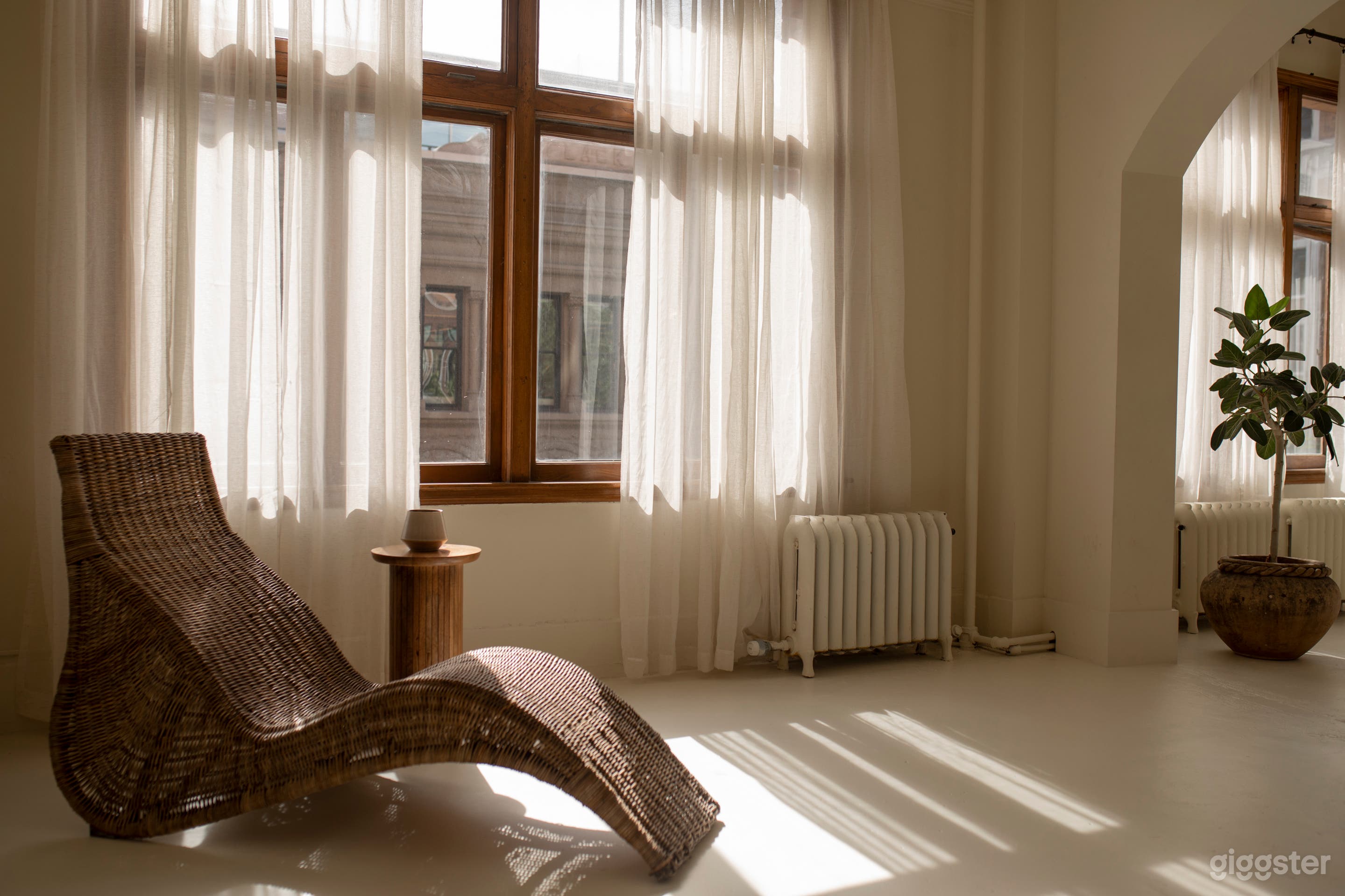 Beautiful and bright heritage space Photo 1