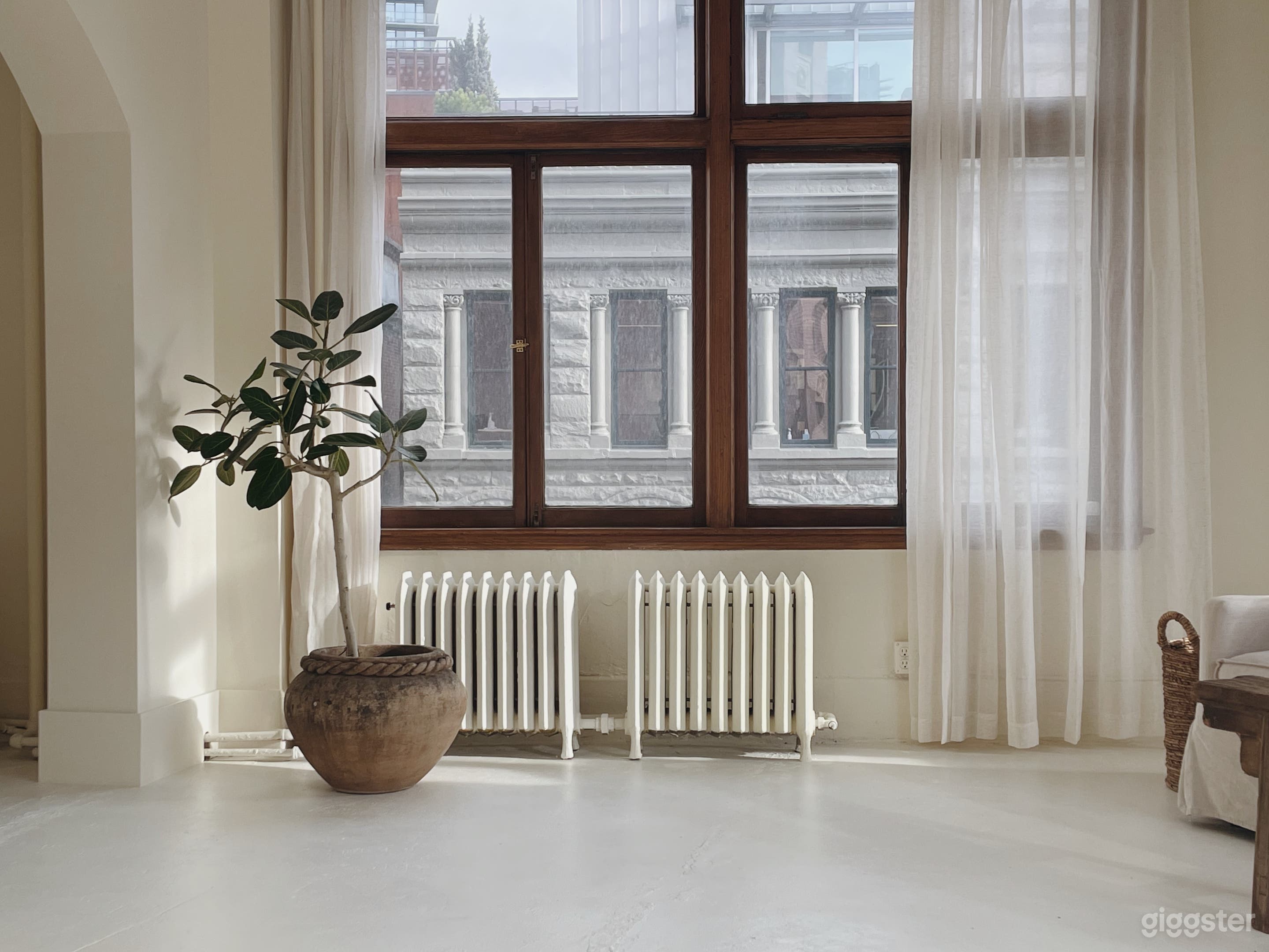 Beautiful and bright heritage space Photo 2