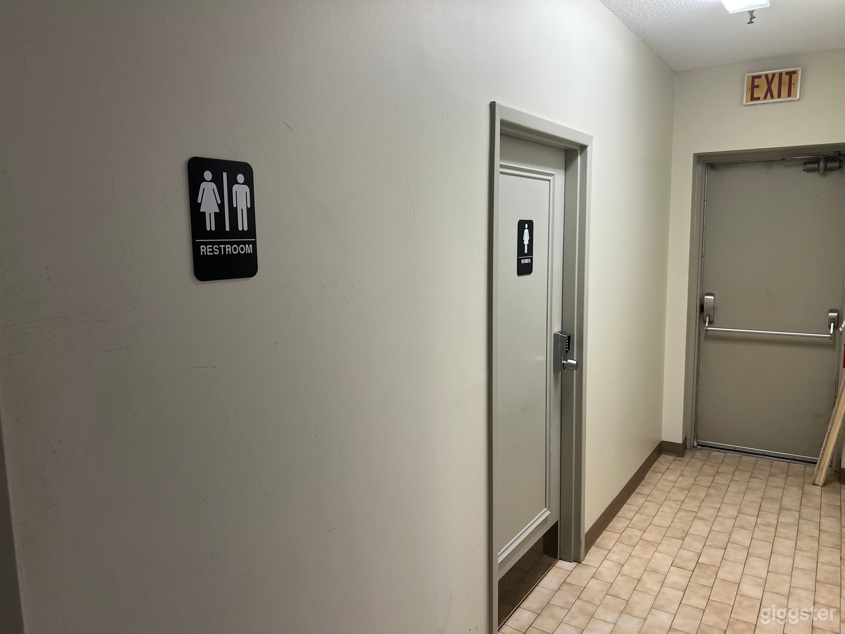 Office Mall For Production Photo 4