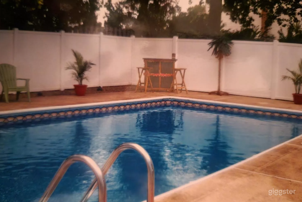 Beautiful Suburban Home w/ small bar in basement  Photo 4