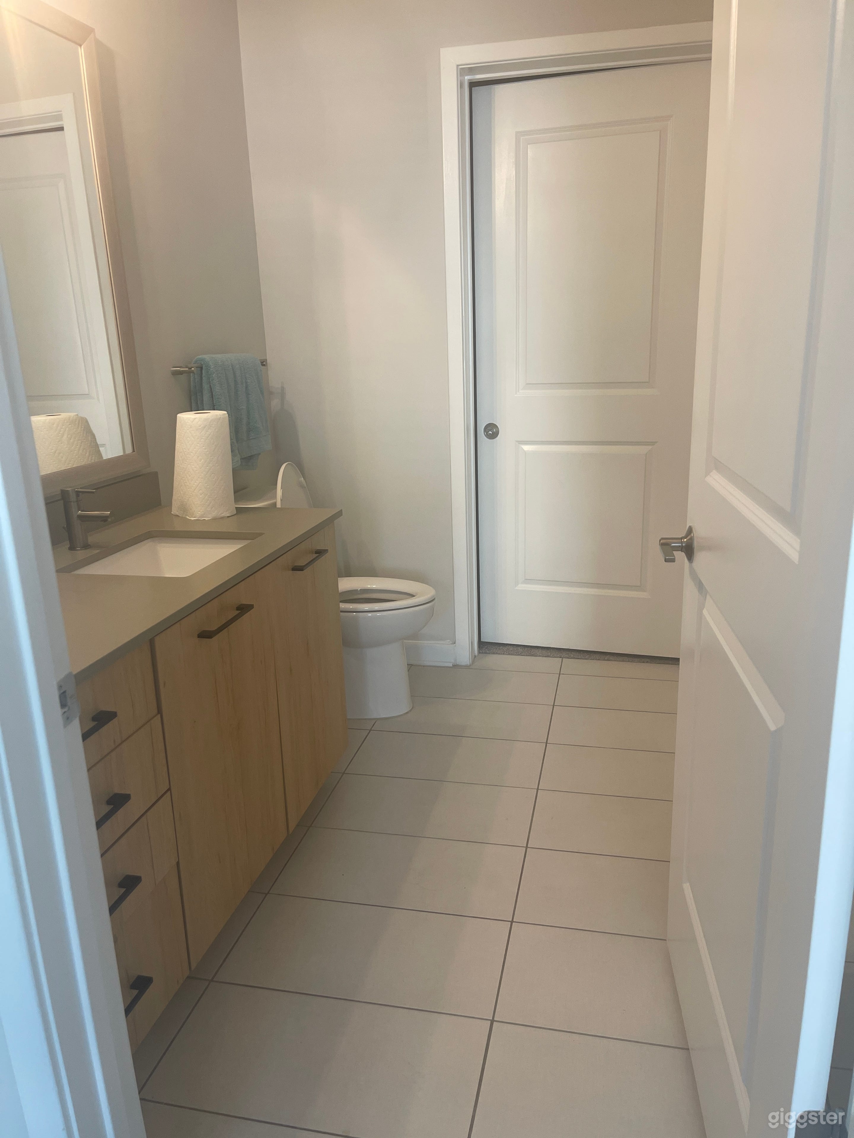 2 bedroom apartment for filming Photo 3