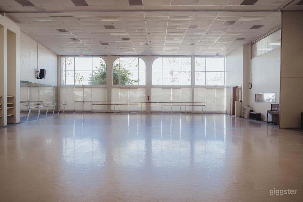 STUDIO STAGE Photo 4