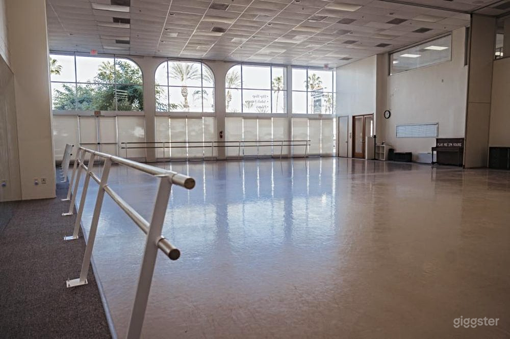 STUDIO STAGE Photo 3