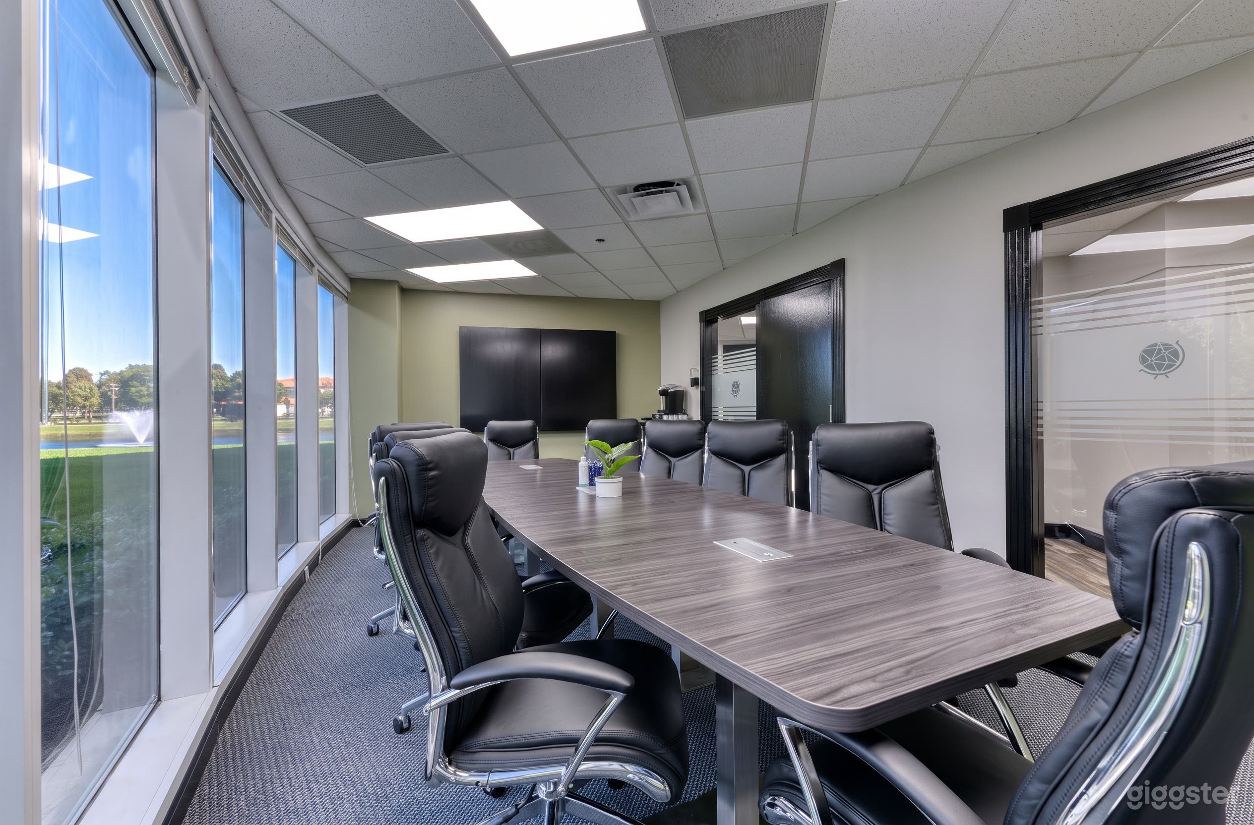 Bright Large Window Conference Room Photo 1