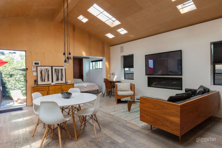  ArtSpace Bungalow Cathedral Ceiling Skylight Studio 