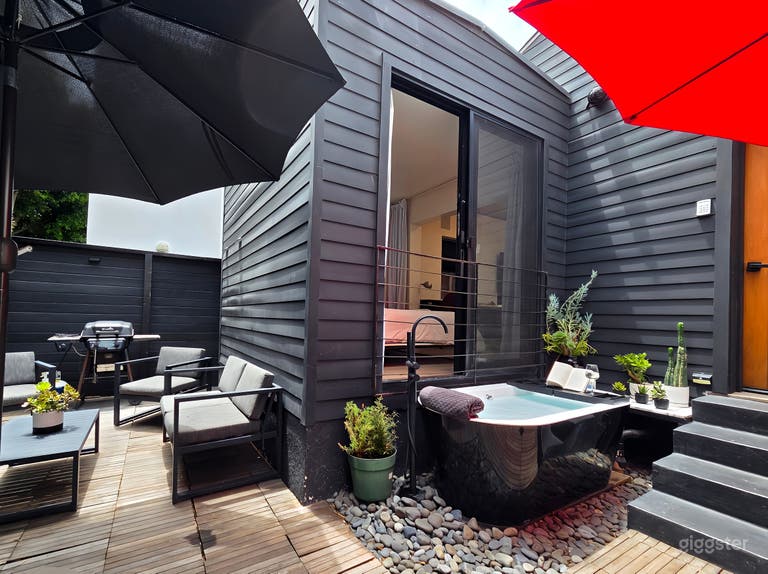  ArtSpace Bungalow Cathedral Ceiling Skylight Studio 