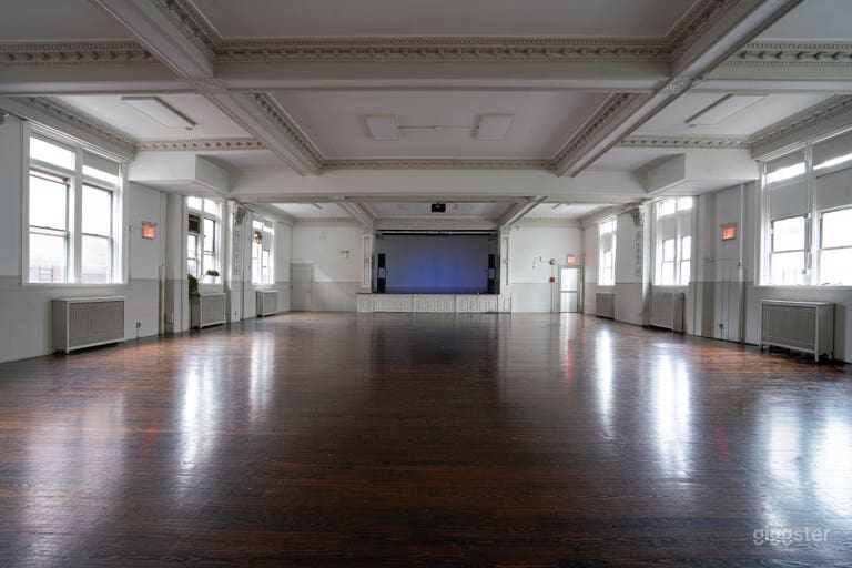  Vintage/Unique Auditorium & Hallway 
