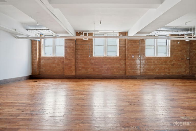  Vintage/Unique Auditorium & Hallway 