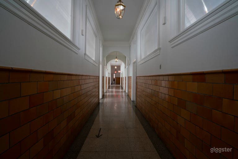  Vintage/Unique Auditorium & Hallway 