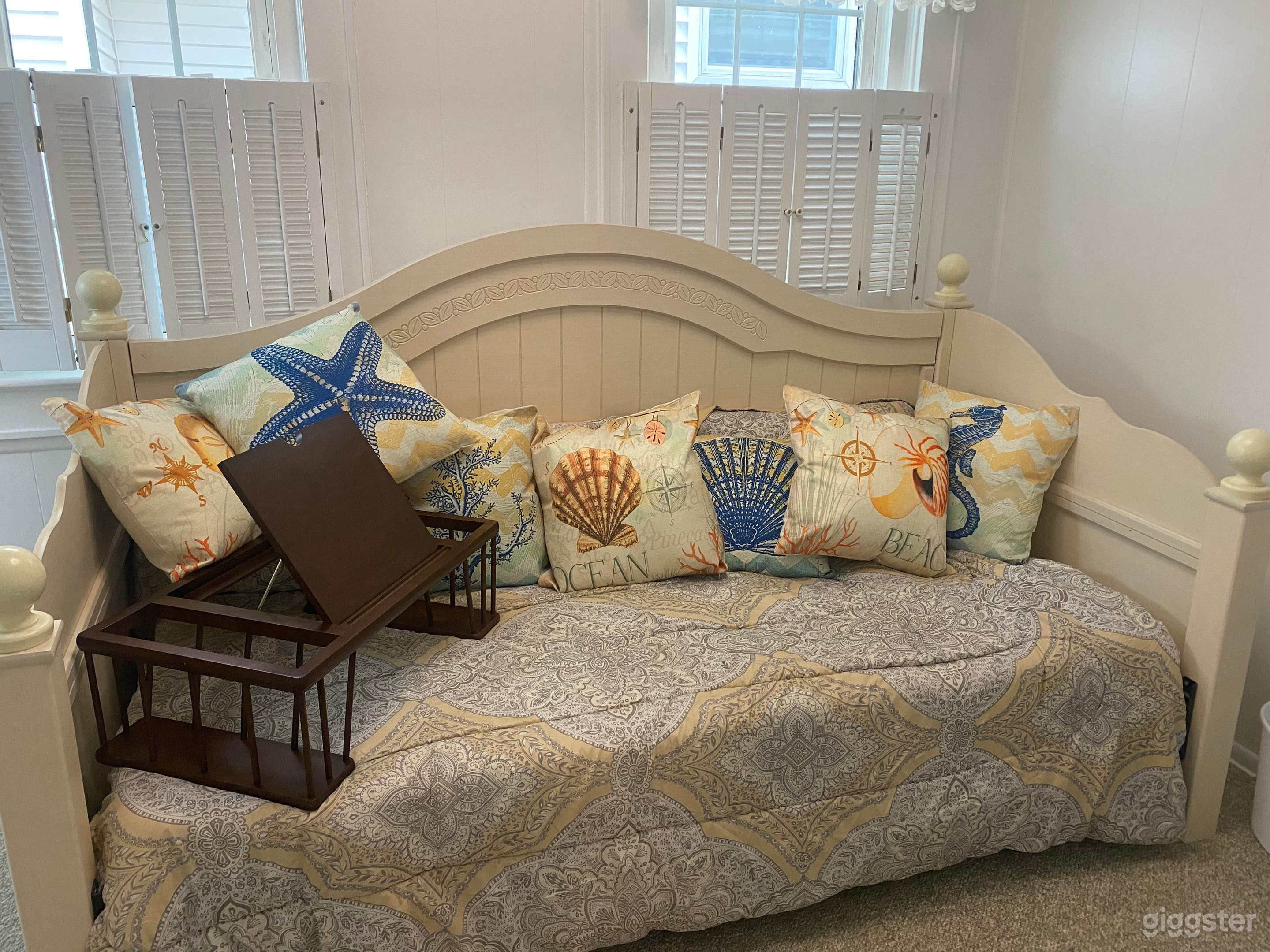 Lakefront house with clubhouse garage near beach! Photo 2