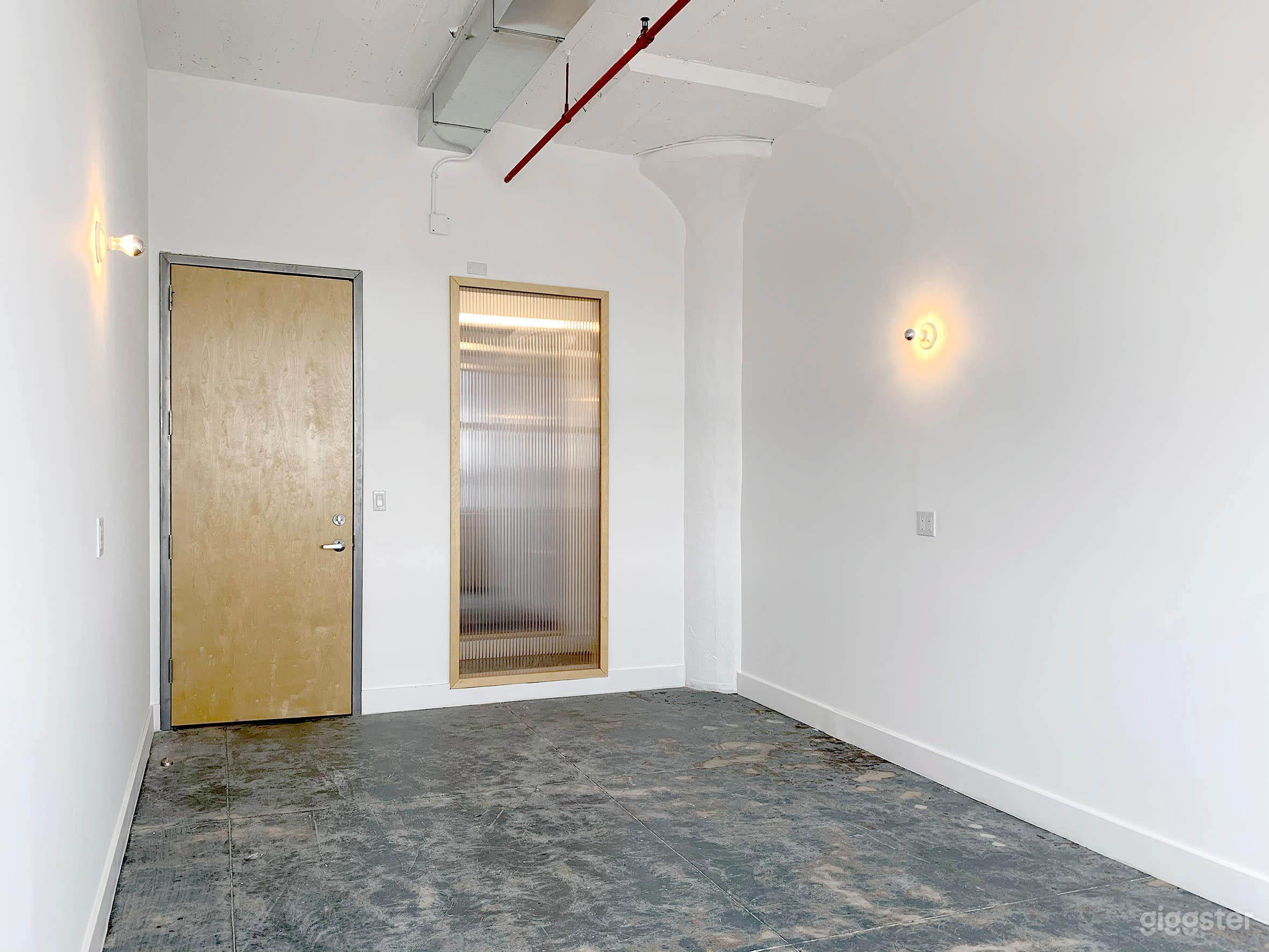 Studio 108 (Office Space) in Long Island Photo 3