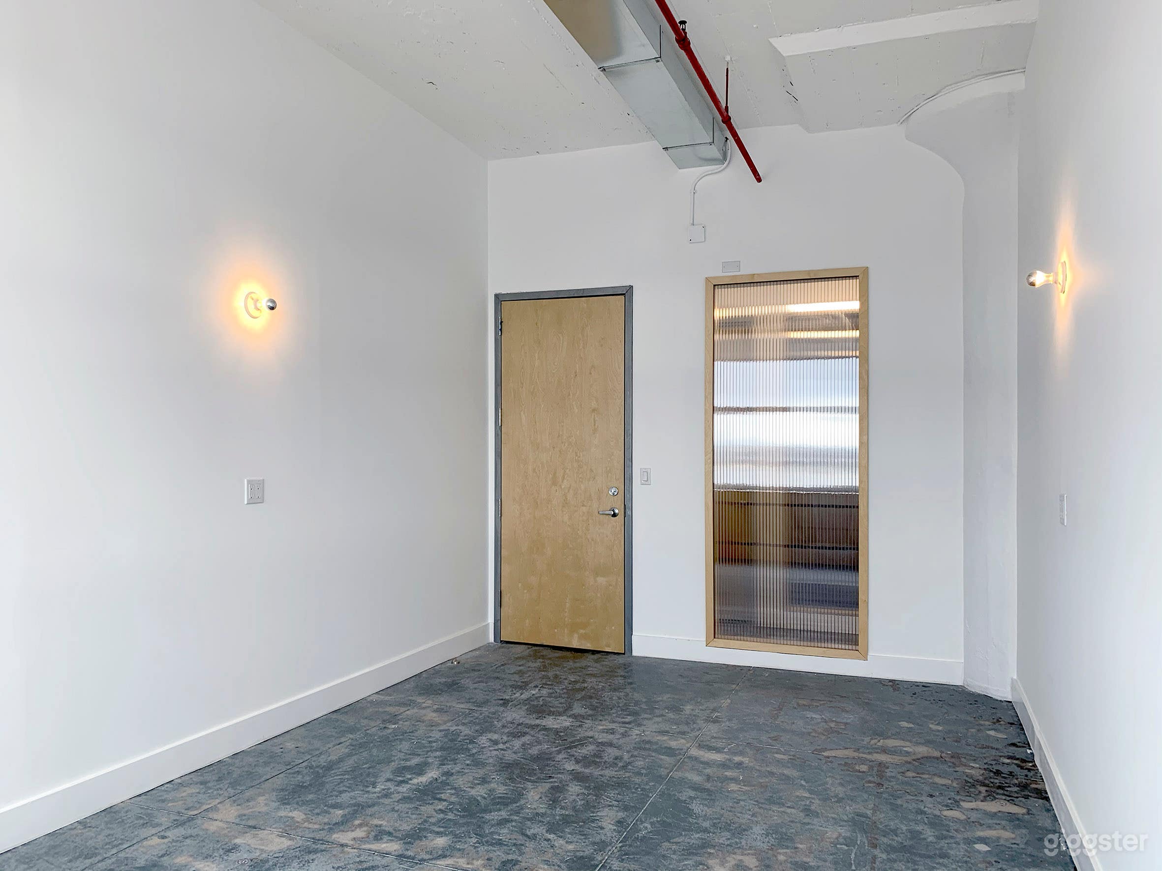 Studio 108 (Office Space) in Long Island Photo 4