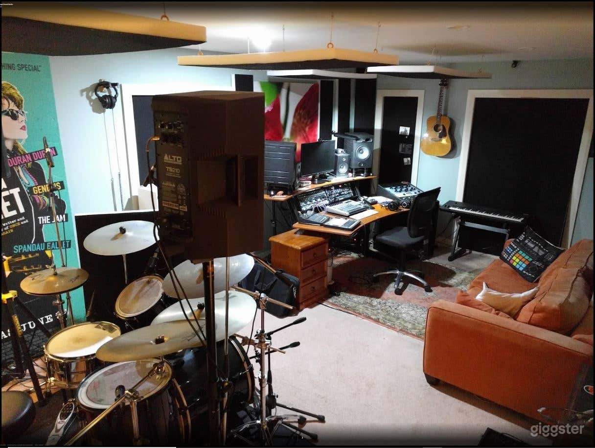Small boutique recording studio Photo 2