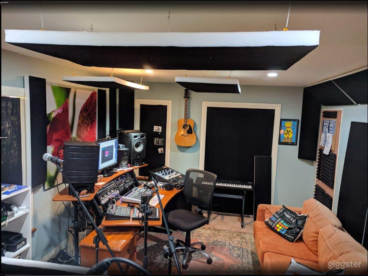 Small boutique recording studio Photo 3
