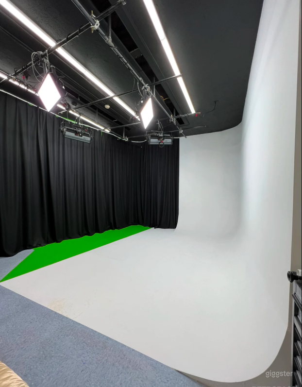 Cyc Wall/Green Screen (Production Studio) Photo 4