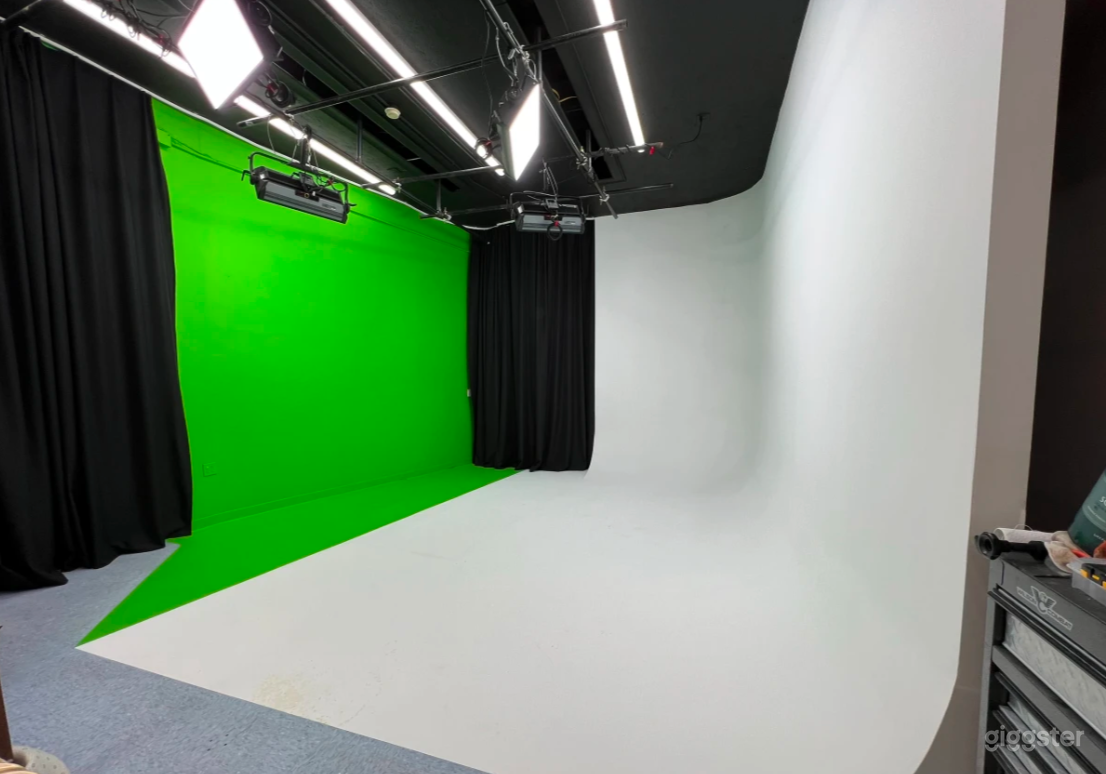 Cyc Wall/Green Screen (Production Studio) Photo 1