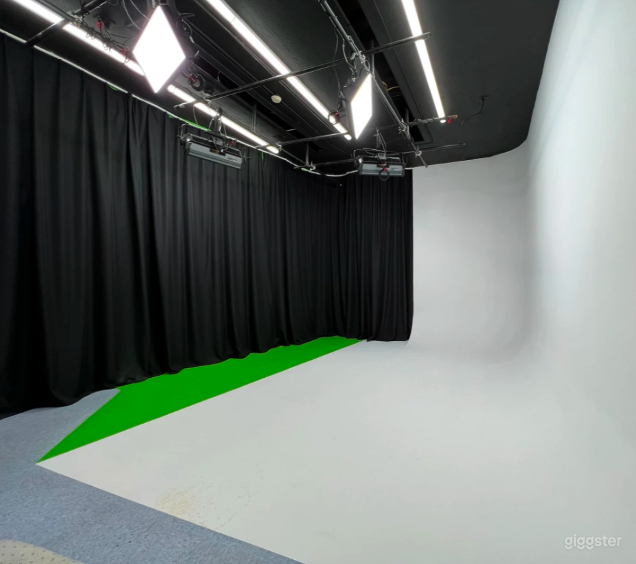 Cyc Wall/Green Screen (Production Studio) Photo 2
